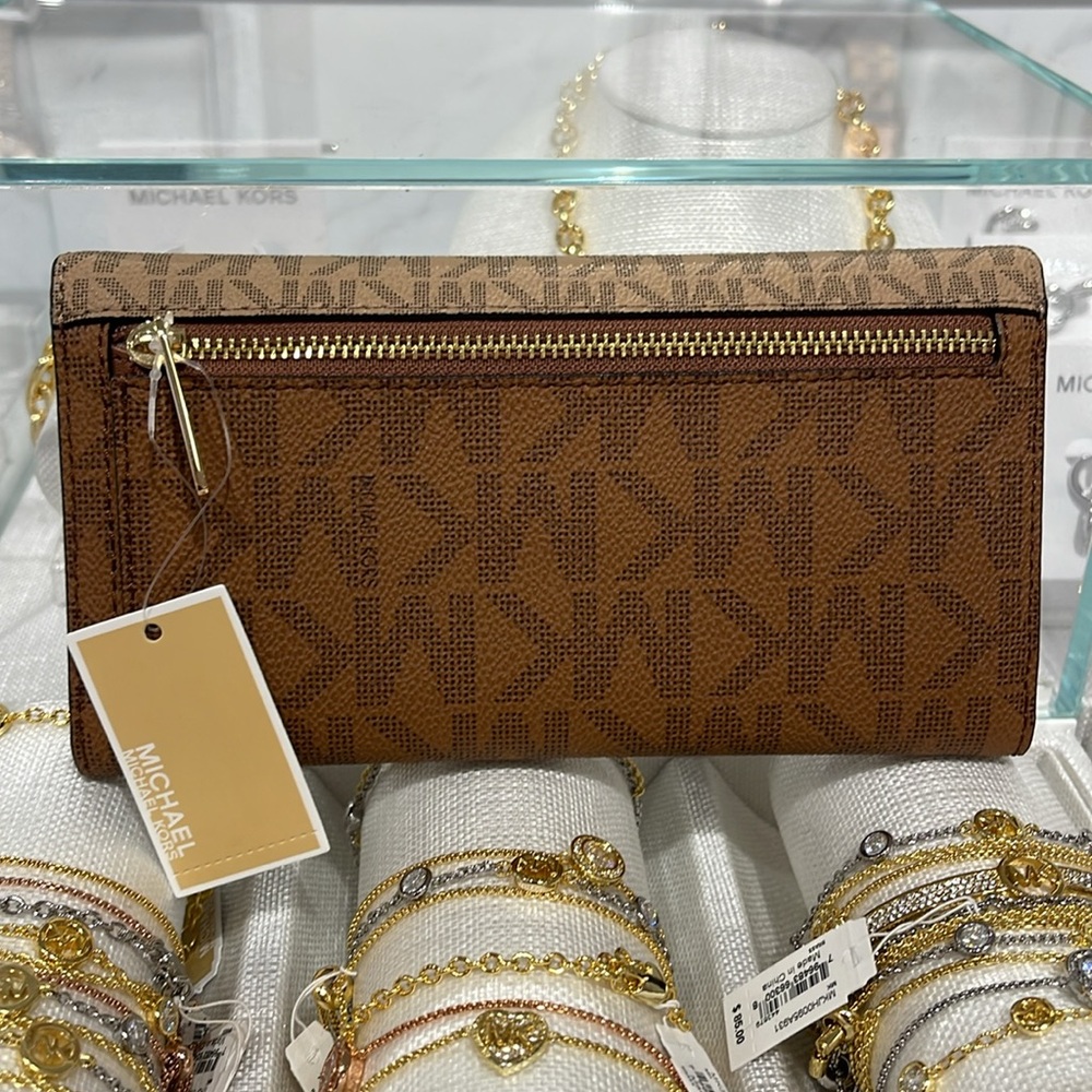 Michael Kors Jet Set Large Logo Trifold Wallet
Camel Multi 
NWT - Picture 5 of 16
